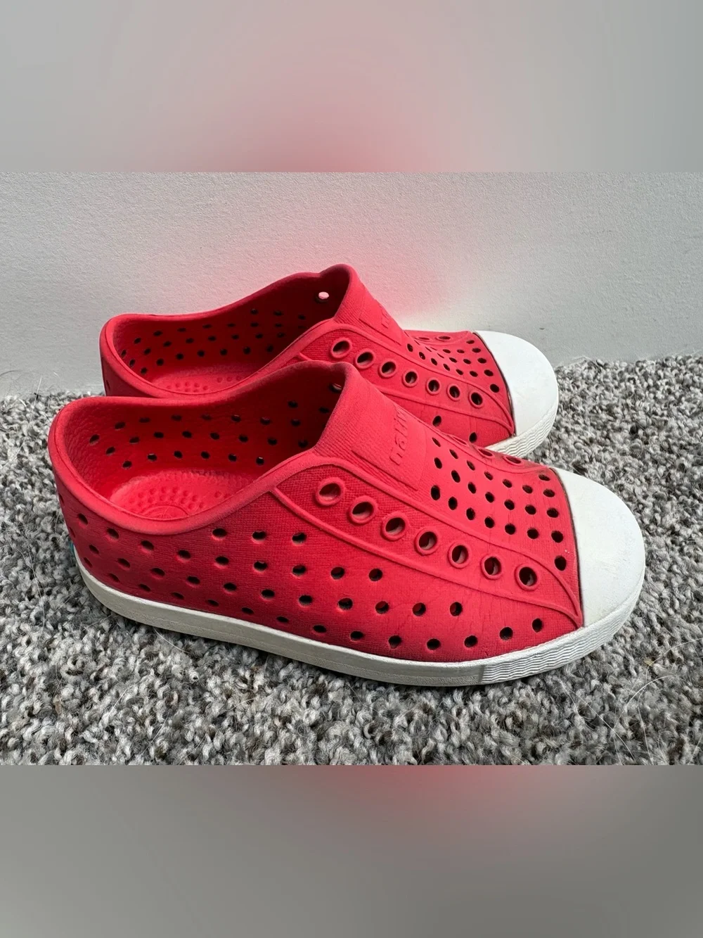 Native Waterproof Slip On Red Perforated Casual Sneakers Size 9c